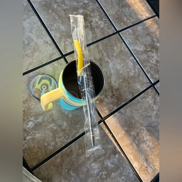 Alpine Cuisine Double Wall Tumbler with handle and metal straw. 400 oz. BPA free - Picture 4 of 9